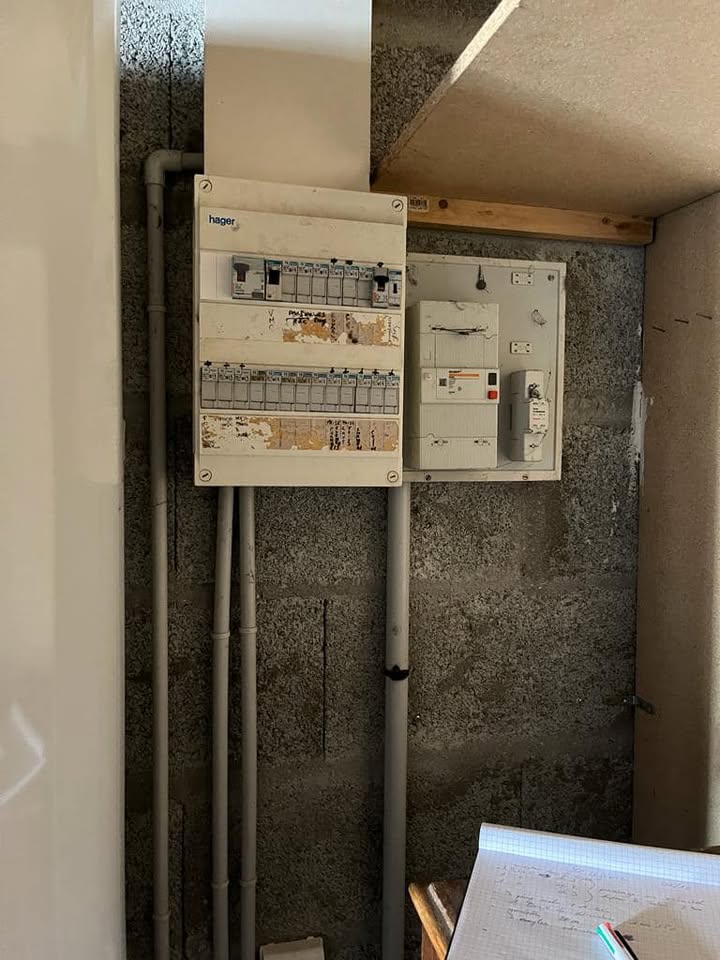 Un petit remplacement de coffret Electrique pour le plaisir et finir la semaine😊, suivi de...